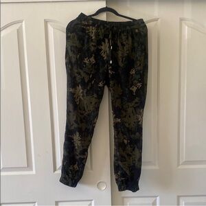 BUFFALO Camouflage Jogger Pants. Size